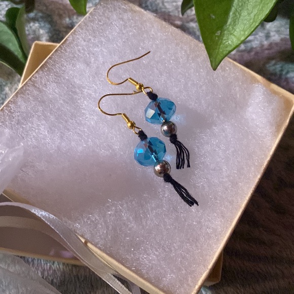 Hand Crafted Macrame Style Beaded Fringe Gold Toned Dangle Earrings Earth Theme - Picture 5 of 10